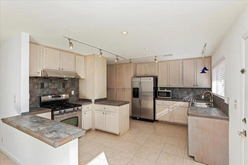 2183 E Paseo Gracia, Palm Springs, California 92262 home-pic-9