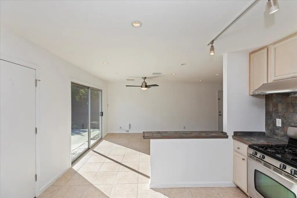 2183 E Paseo Gracia, Palm Springs, California 92262 home-pic-14