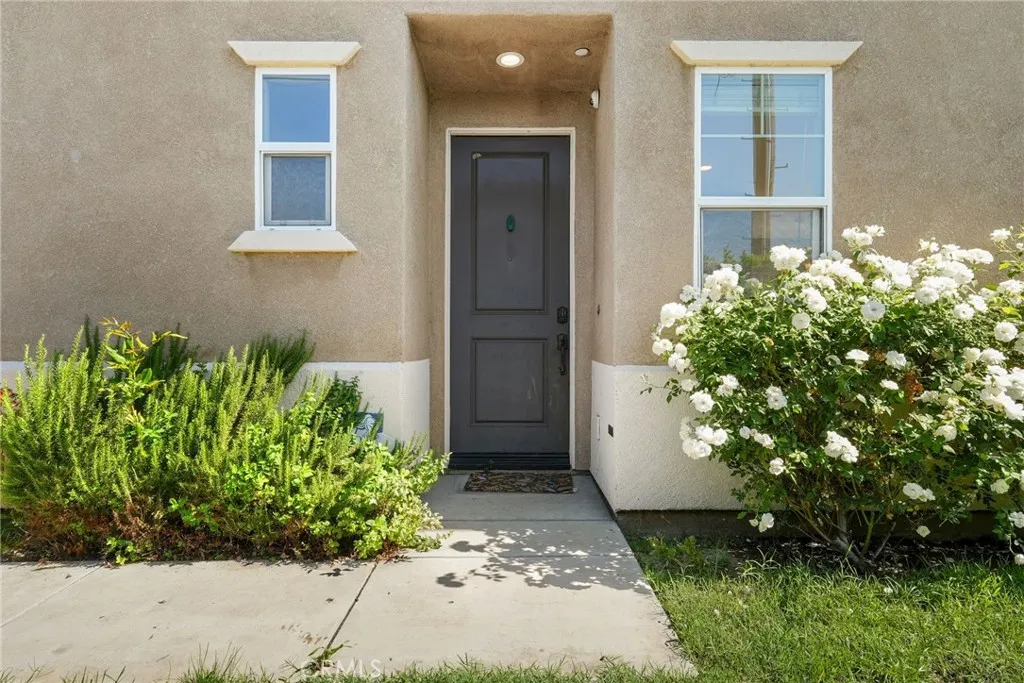 7600 N Courage Way, Van Nuys, California 91405 home-pic-33