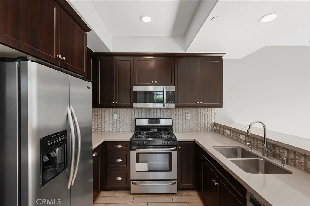 7600 N Courage Way, Van Nuys, California 91405 home-pic-8