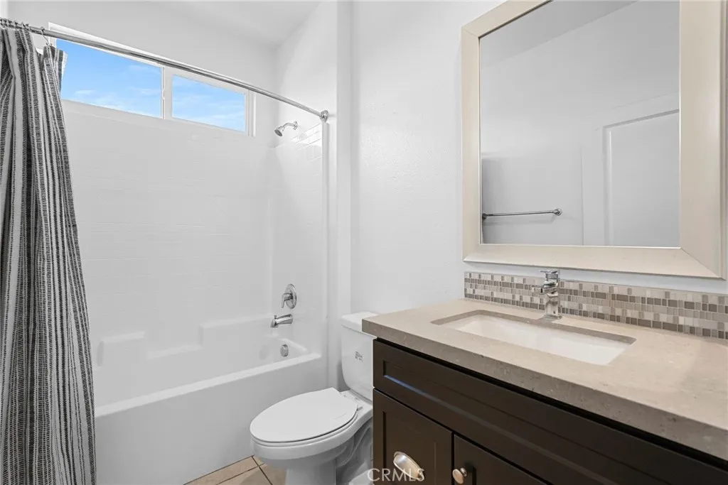 7600 N Courage Way, Van Nuys, California 91405 home-pic-24