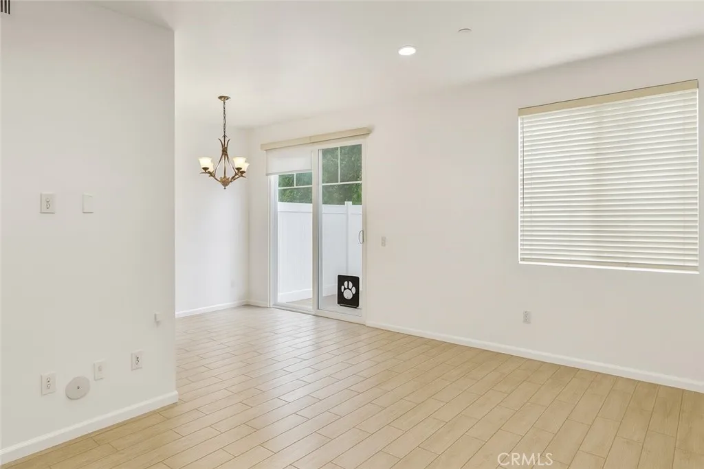 7600 N Courage Way, Van Nuys, California 91405 home-pic-4