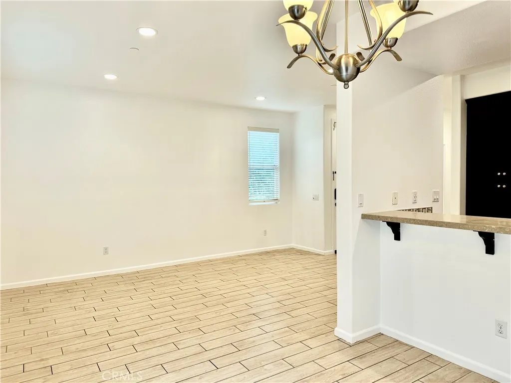 7600 N Courage Way, Van Nuys, California 91405 home-pic-10