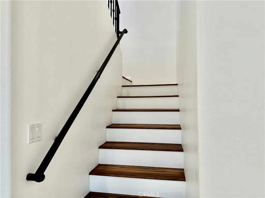 7600 N Courage Way, Van Nuys, California 91405 home-pic-12