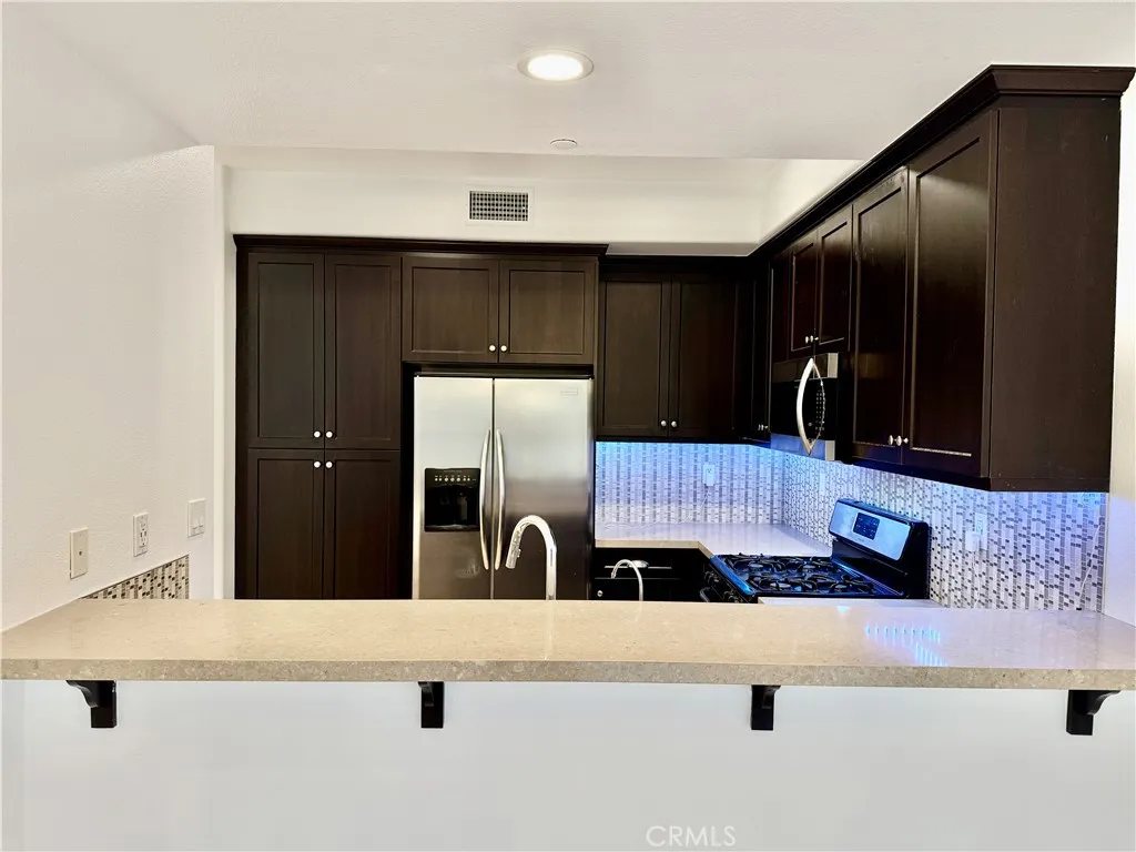 7600 N Courage Way, Van Nuys, California 91405 home-pic-11