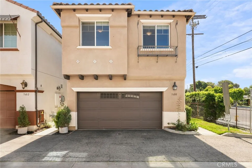 7600 N Courage Way, Van Nuys, California 91405 home-pic-7