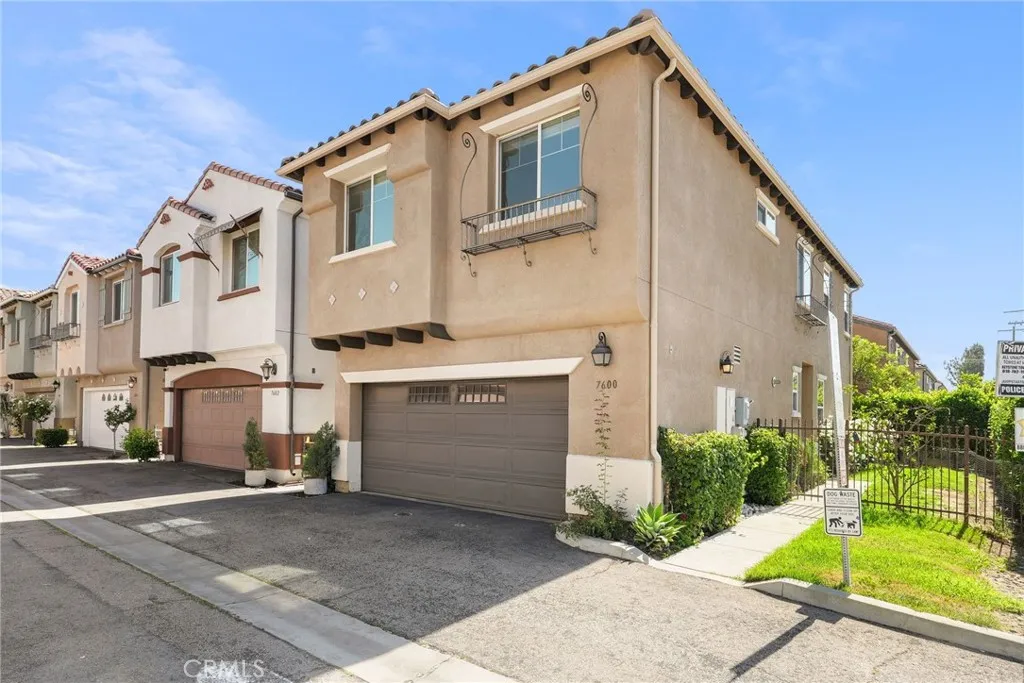 7600 N Courage Way, Van Nuys, California 91405 home-pic-6