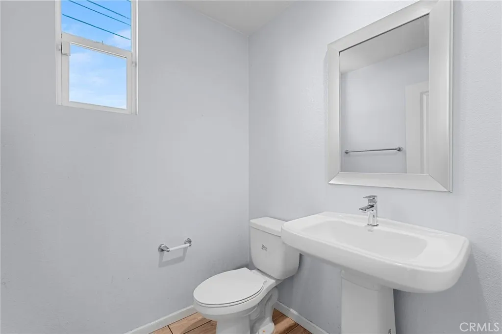 7600 N Courage Way, Van Nuys, California 91405 home-pic-25