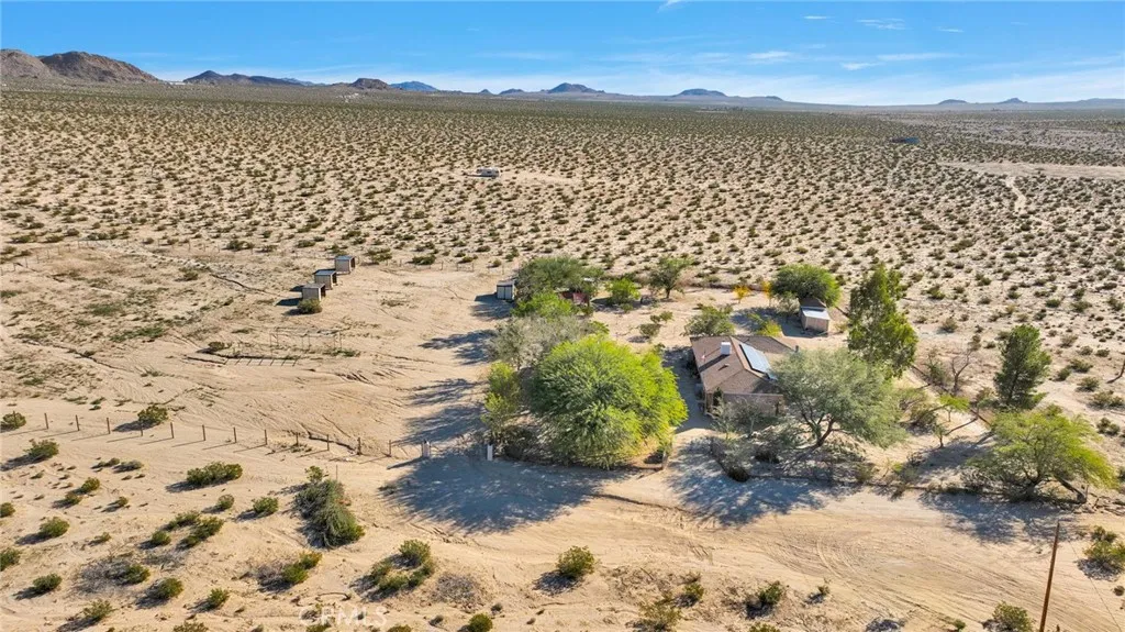 38744 East End Road, Lucerne Valley, California 92356 home-pic-45