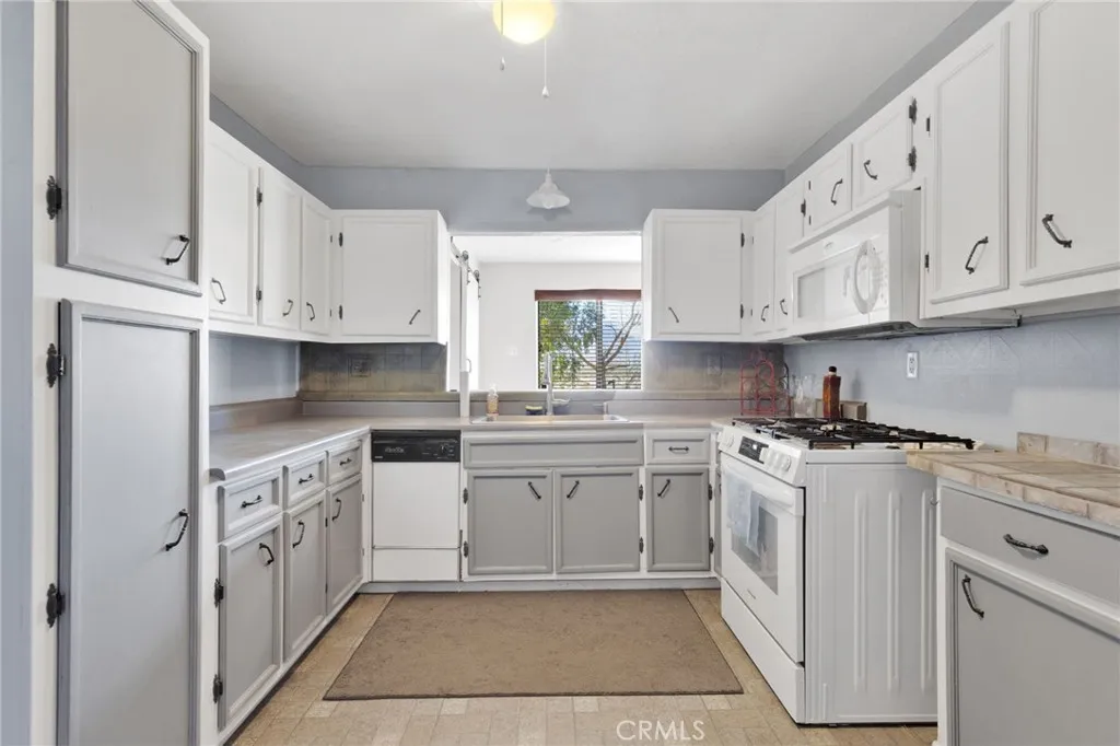 38744 East End Road, Lucerne Valley, California 92356 home-pic-18
