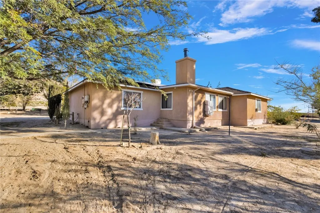 38744 East End Road, Lucerne Valley, California 92356 home-pic-10