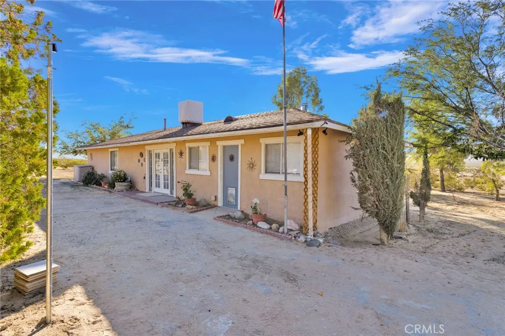 38744 East End Road, Lucerne Valley, California 92356 home-pic-0