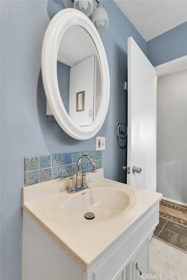 38744 East End Road, Lucerne Valley, California 92356 home-pic-25