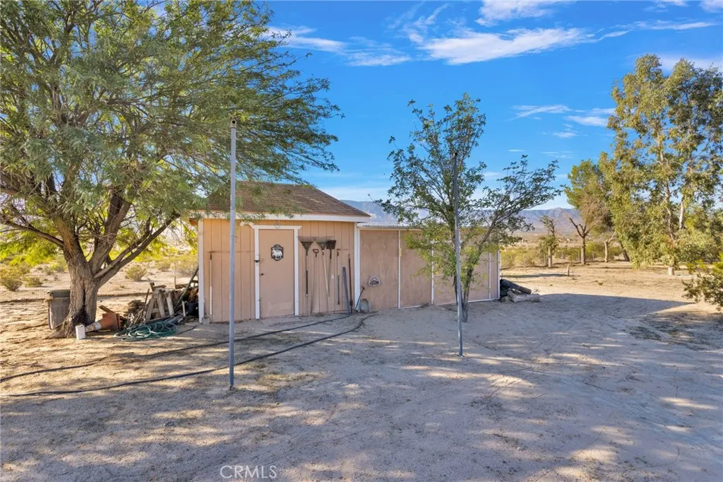 38744 East End Road, Lucerne Valley, California 92356 home-pic-6