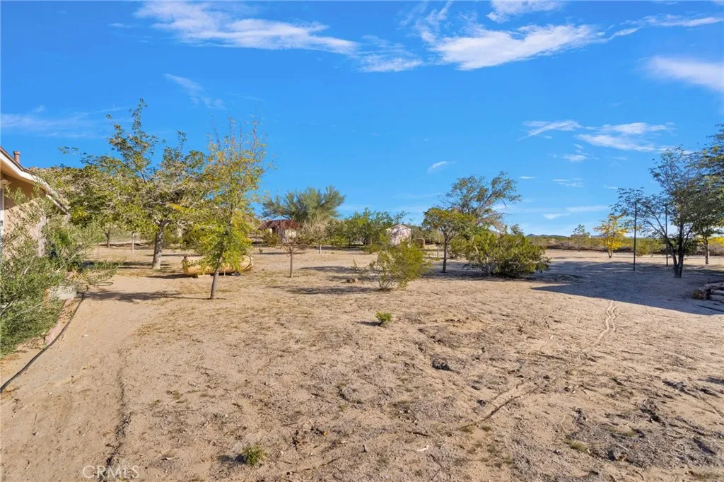 38744 East End Road, Lucerne Valley, California 92356 home-pic-8