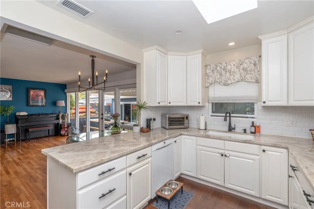 2615 Petaluma, Long Beach, California 90815 home-pic-7