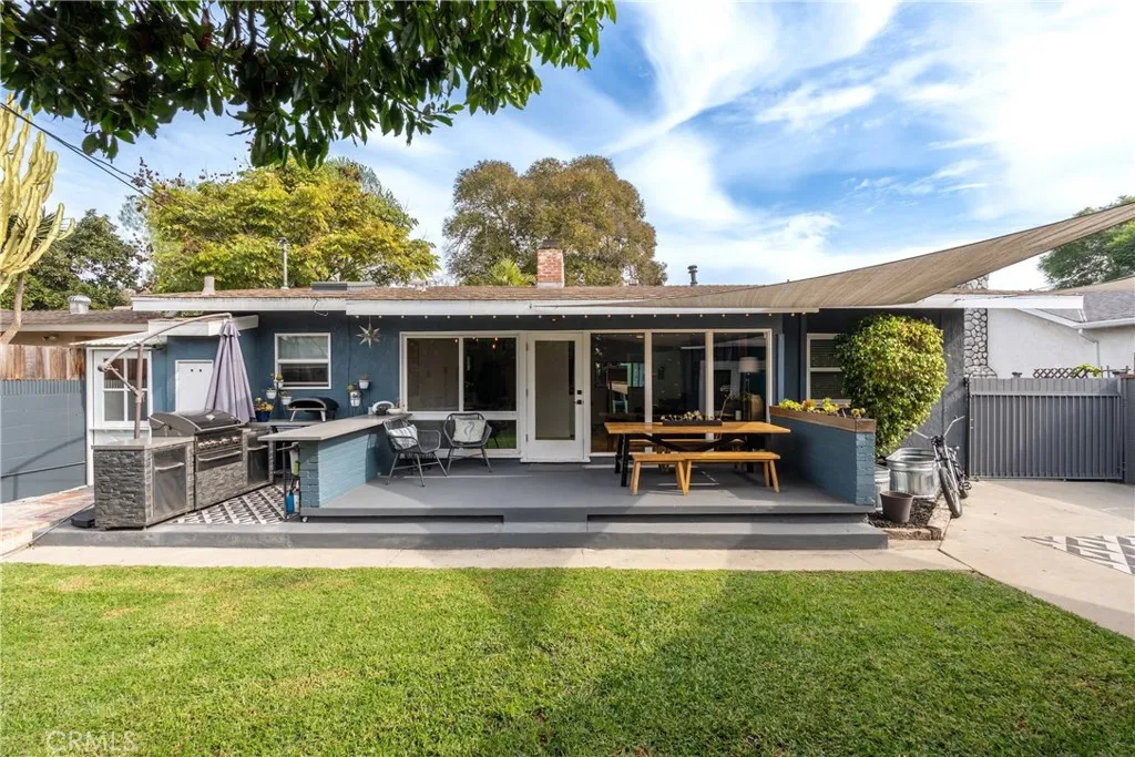 2615 Petaluma, Long Beach, California 90815 home-pic-1
