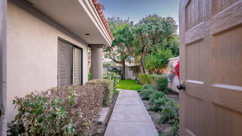 80719 Cherry Hills Drive, La Quinta, California 92253 home-pic-9