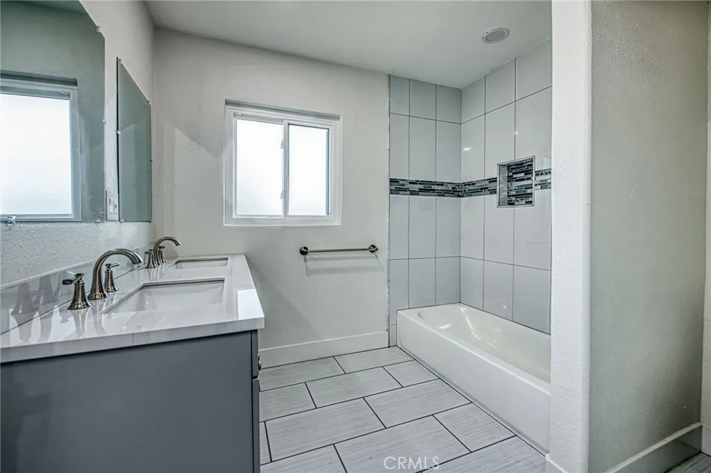 506 W Terrace Avenue, Fresno, California 93705 home-pic-25