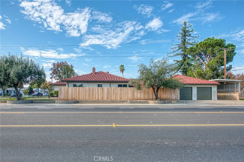 506 W Terrace Avenue, Fresno, California 93705 home-pic-8