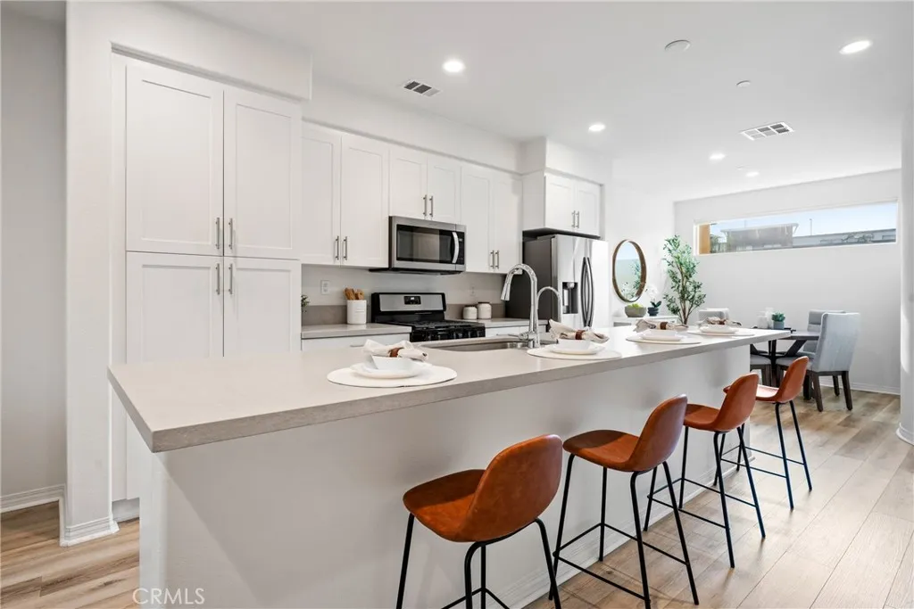 677 S District, Anaheim, California 92805 home-pic-12