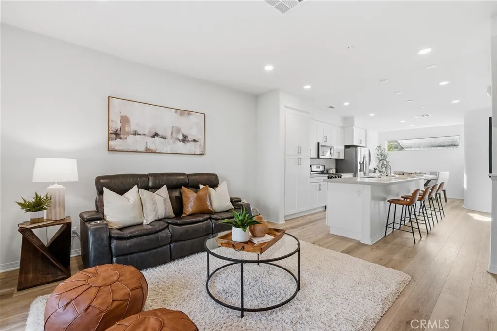 677 S District, Anaheim, California 92805 home-pic-9