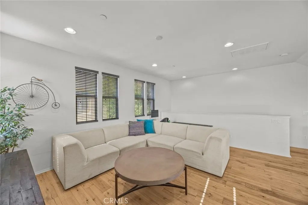 6398 Pegasus Court, Eastvale, California 91752 home-pic-9