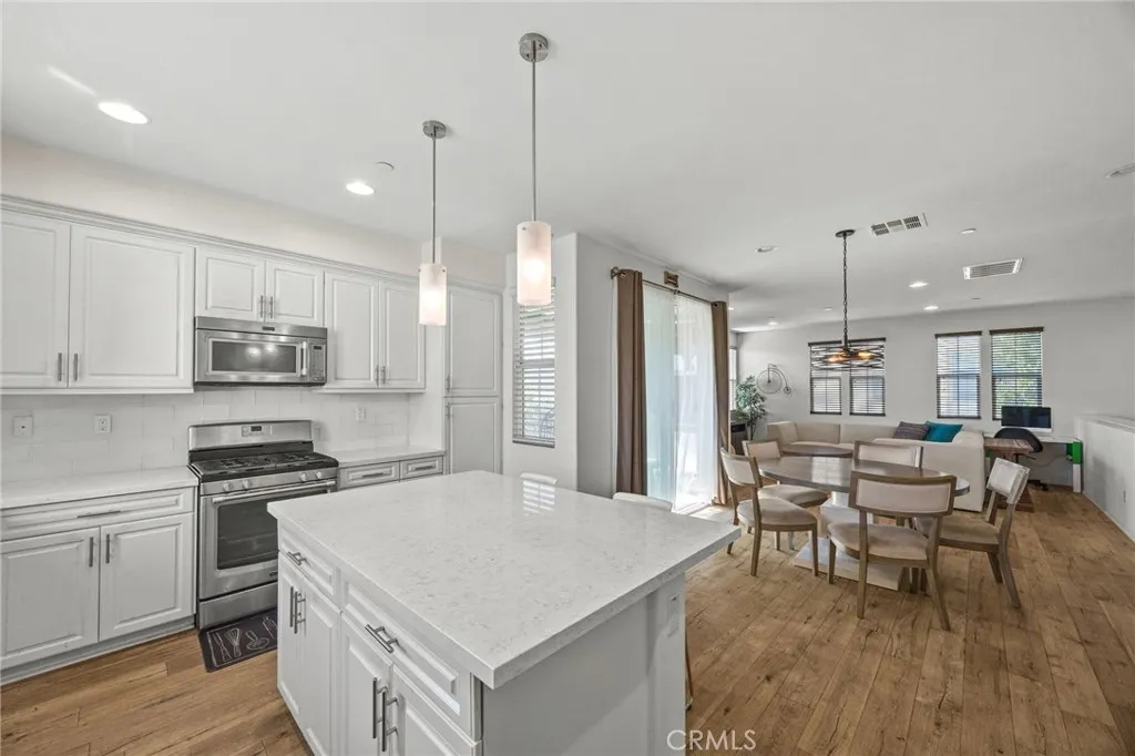 6398 Pegasus Court, Eastvale, California 91752 home-pic-17