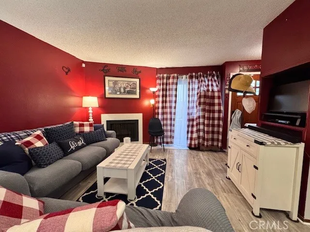 543 W Stocker, Glendale, California 91202 home-pic-2