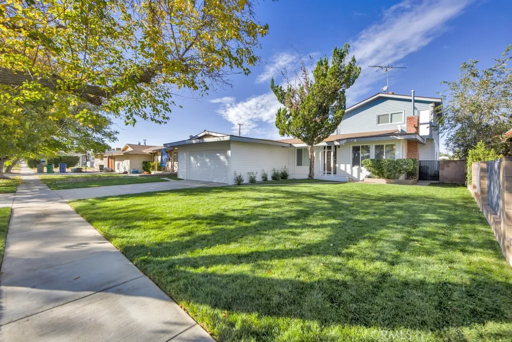 44321 4th Street E, Lancaster, California 93535 home-pic-2