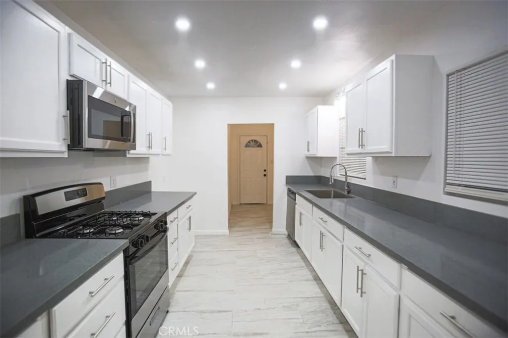 697 E 21st, San Bernardino, California 92404 home-pic-4