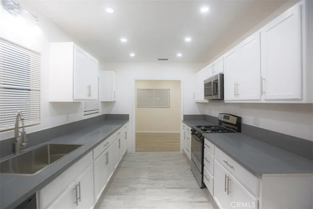 697 E 21st, San Bernardino, California 92404 home-pic-10
