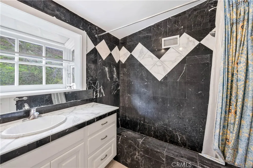 1643 San Ysidro Drive, Beverly Hills, California 90210 home-pic-16