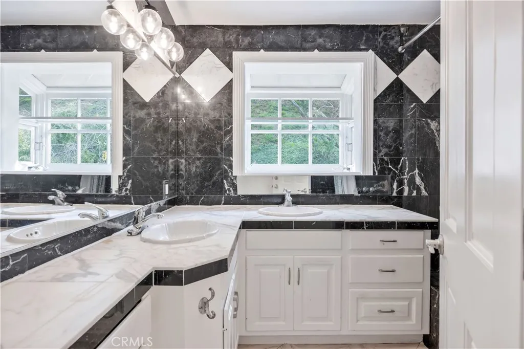 1643 San Ysidro Drive, Beverly Hills, California 90210 home-pic-15