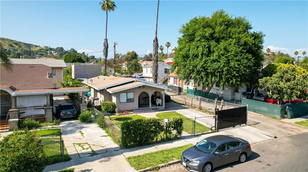 5141 Oakland, Los Angeles, California 90032 home-pic-1