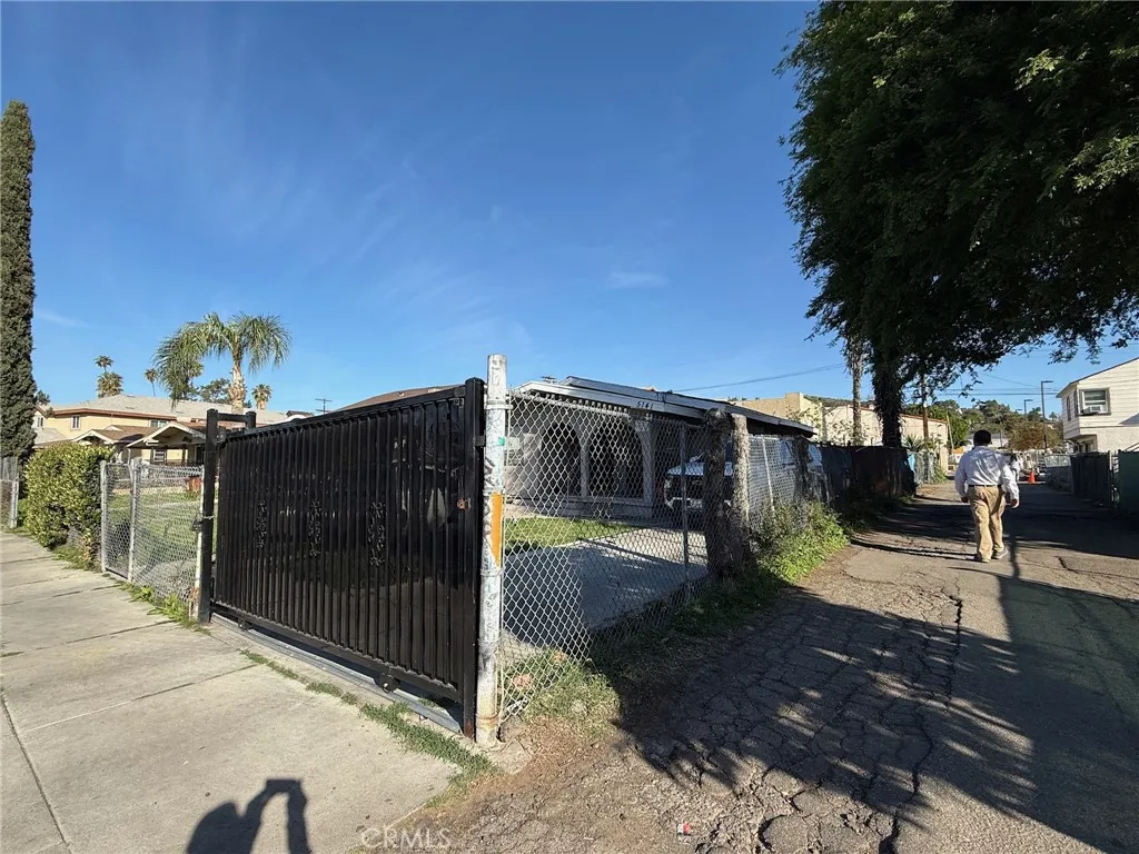5141 Oakland, Los Angeles, California 90032 home-pic-10