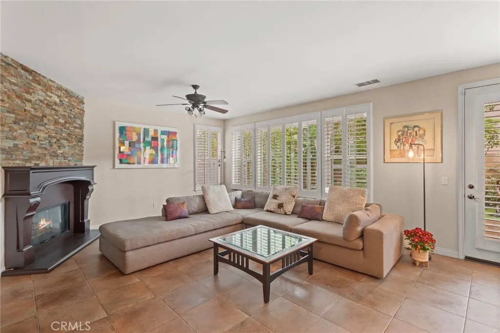 1858 W Meadowbrook, Santa Ana, California 92704 home-pic-2