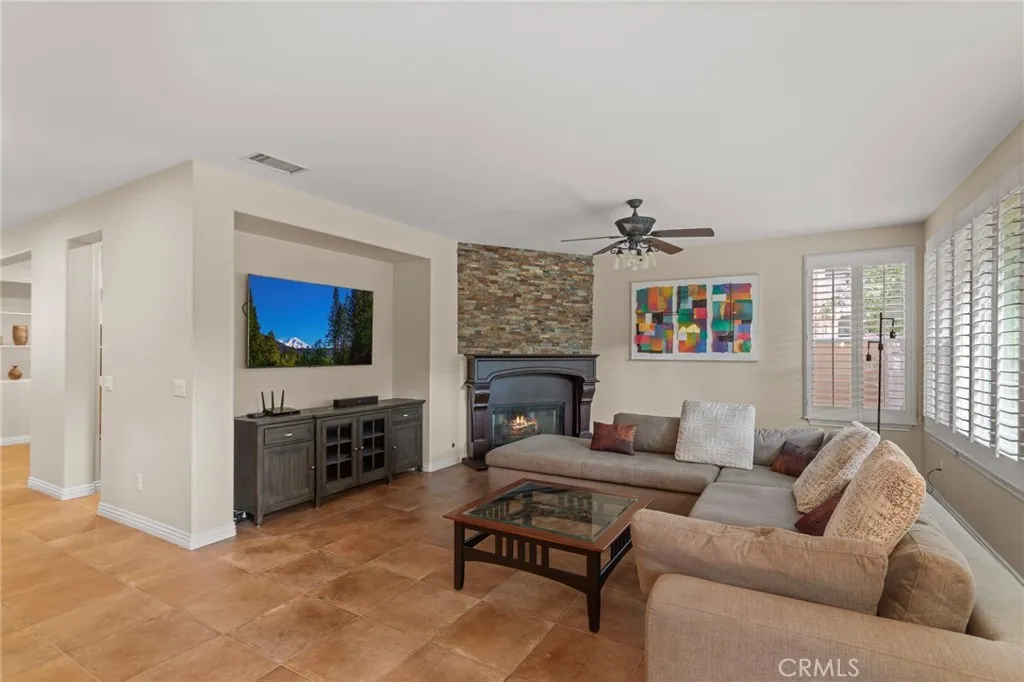 1858 W Meadowbrook, Santa Ana, California 92704 home-pic-3