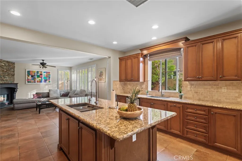 1858 W Meadowbrook, Santa Ana, California 92704 home-pic-10