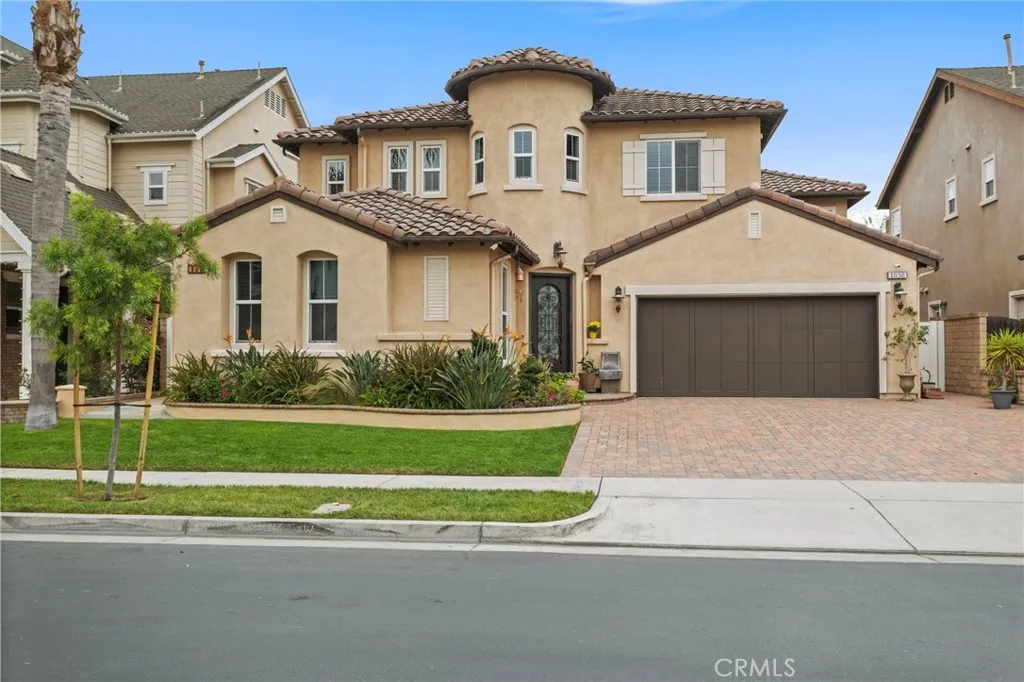 1858 W Meadowbrook, Santa Ana, California 92704 home-pic-1