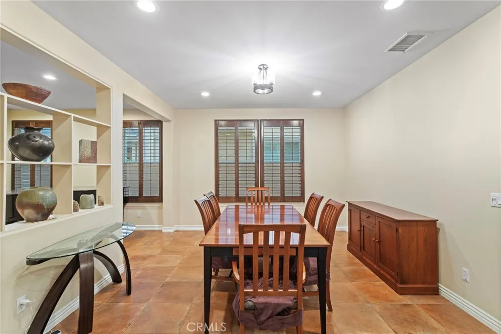 1858 W Meadowbrook, Santa Ana, California 92704 home-pic-11