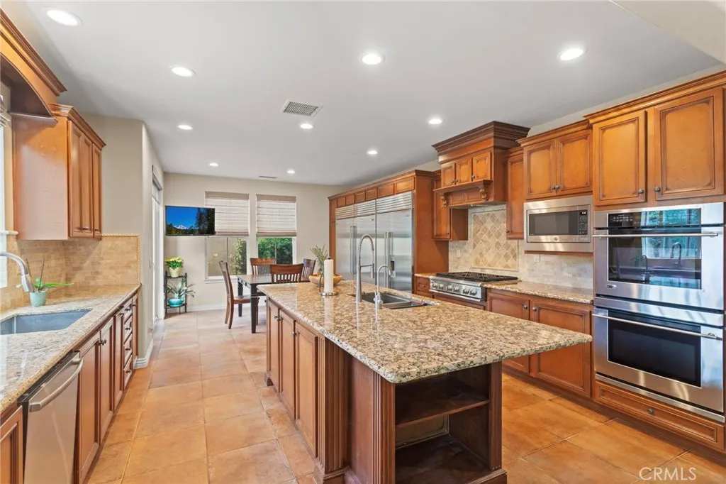 1858 W Meadowbrook, Santa Ana, California 92704 home-pic-8