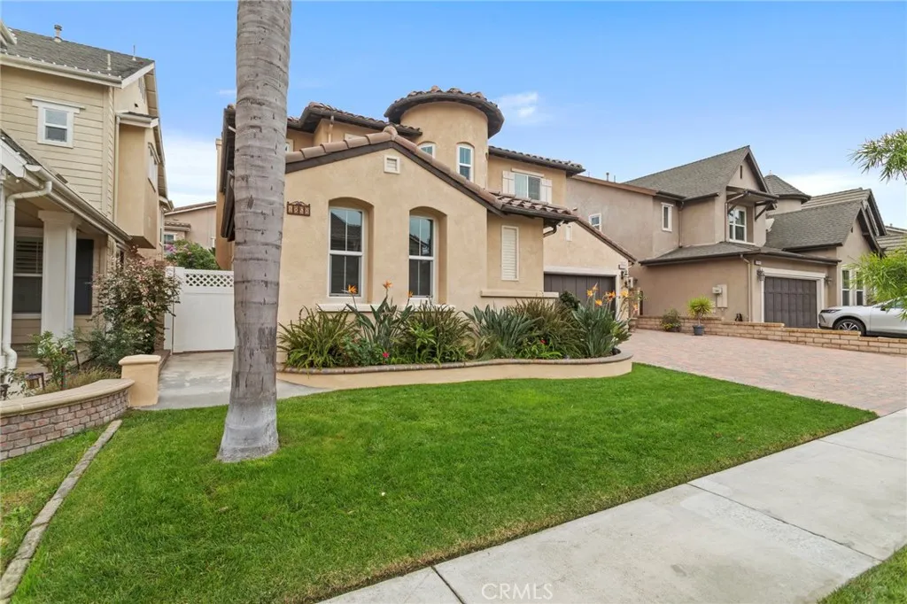 1858 W Meadowbrook, Santa Ana, California 92704 home-pic-38