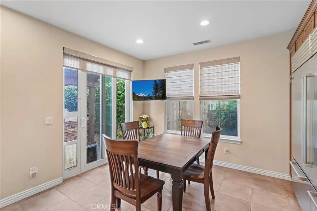 1858 W Meadowbrook, Santa Ana, California 92704 home-pic-15