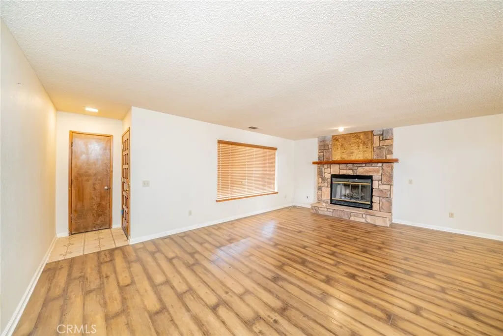 3818 Sunnyslope Road, Phelan, California 92371 home-pic-5