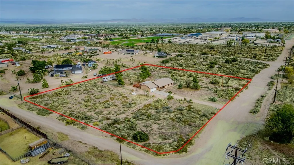 3818 Sunnyslope Road, Phelan, California 92371 home-pic-33