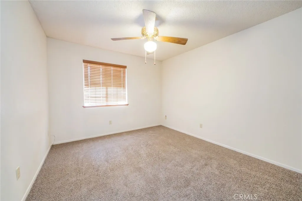 3818 Sunnyslope Road, Phelan, California 92371 home-pic-14