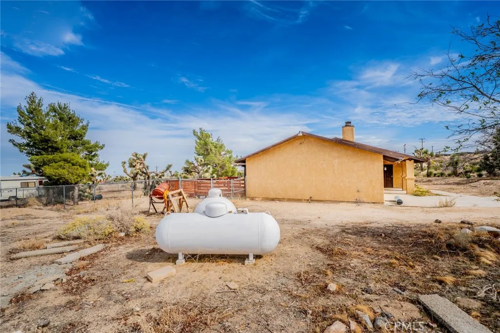 3818 Sunnyslope Road, Phelan, California 92371 home-pic-29