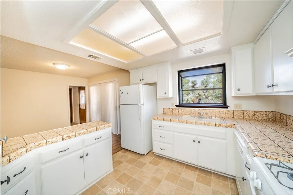 3818 Sunnyslope Road, Phelan, California 92371 home-pic-11