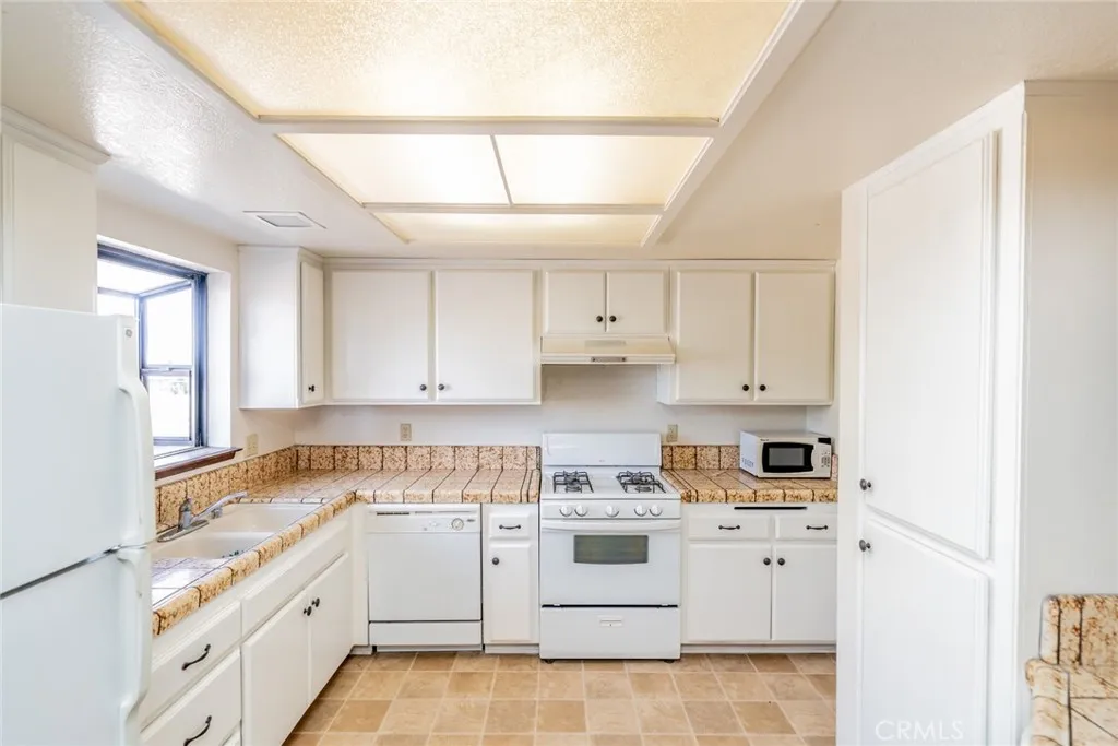 3818 Sunnyslope Road, Phelan, California 92371 home-pic-10